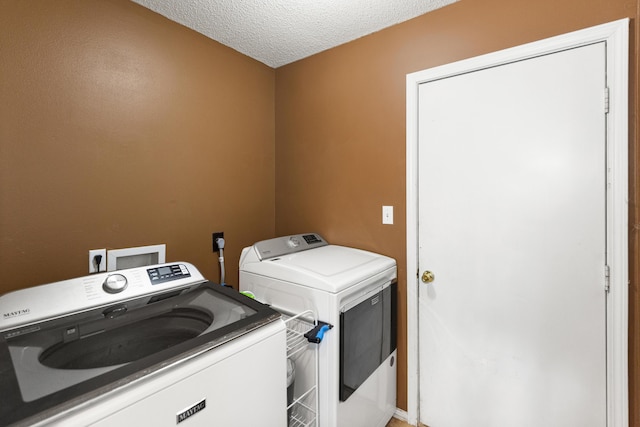 4601 Top Flight Dr, Crestview, FL 32539 - laundry room featuring washer and clothes dryer and a textured ceiling