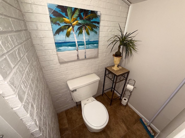 905 Cloverdale Ct, Fort Walton Beach, FL 32547 - bathroom with toilet and tile patterned flooring