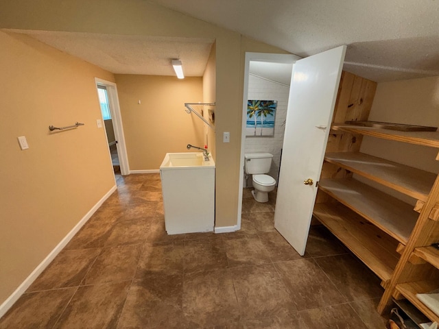 905 Cloverdale Ct, Fort Walton Beach, FL 32547 - full bath with vanity, tile patterned floors, vaulted ceiling, and a textured ceiling