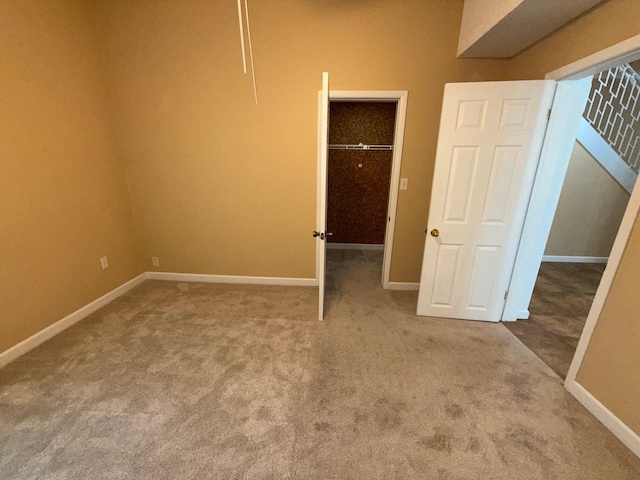 905 Cloverdale Ct, Fort Walton Beach, FL 32547 - unfurnished bedroom featuring carpet, a spacious closet, and a closet