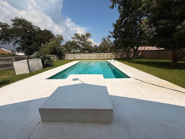 905 Cloverdale Ct, Fort Walton Beach, FL 32547 - view of swimming pool featuring a patio area and a fenced backyard