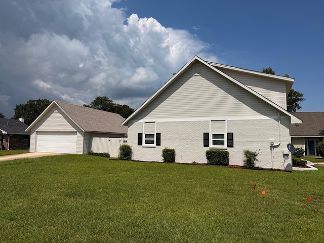 905 Cloverdale Ct, Fort Walton Beach, FL 32547 - view of property exterior featuring a garage, a lawn, and driveway