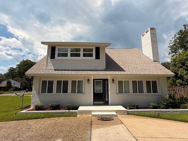 905 Cloverdale Ct, Fort Walton Beach, FL 32547 - bungalow-style house featuring brick siding, roof with shingles, and a chimney