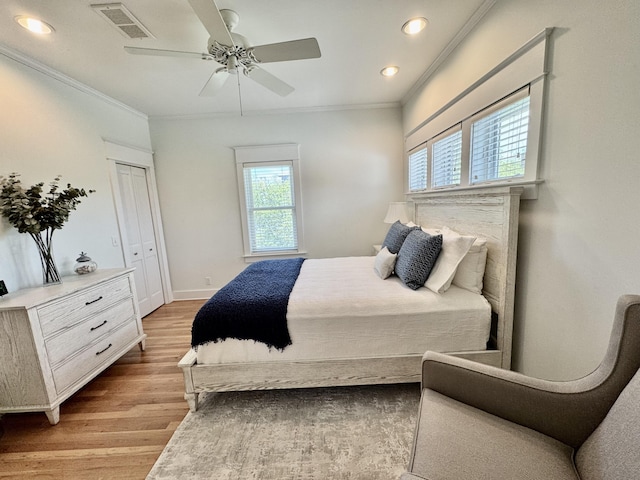 209 Dune Crest Ln, Panama City Beach, FL 32413 - bedroom with crown molding, multiple windows, light wood-style floors, recessed lighting, and a ceiling fan