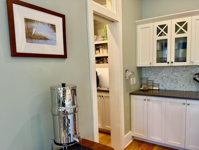 209 Dune Crest Ln, Panama City Beach, FL 32413 - bar area featuring light wood-style floors and decorative backsplash