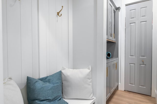4564 Nautical Ct, Destin, FL 32541 - mudroom featuring light wood finished floors