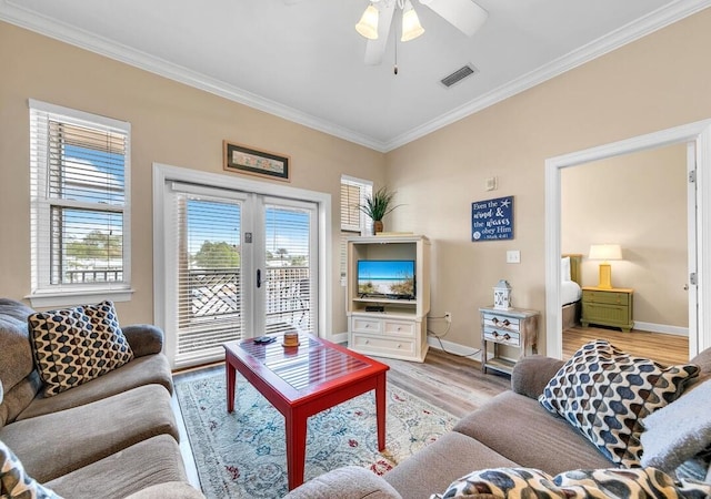 231 Somerset Bridge Rd Unit 2308, Santa Rosa Beach, FL 32459 - living room featuring crown molding, healthy amount of natural light, light wood-style floors, and a ceiling fan