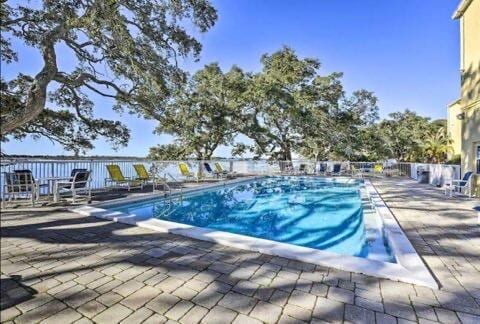 209 W Miracle Strip Pkwy Unit E203, Mary Esther, FL 32569 - photo 2
