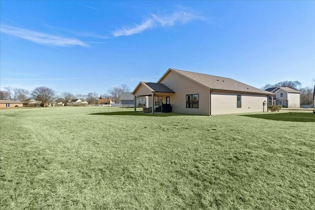 back of house featuring a yard