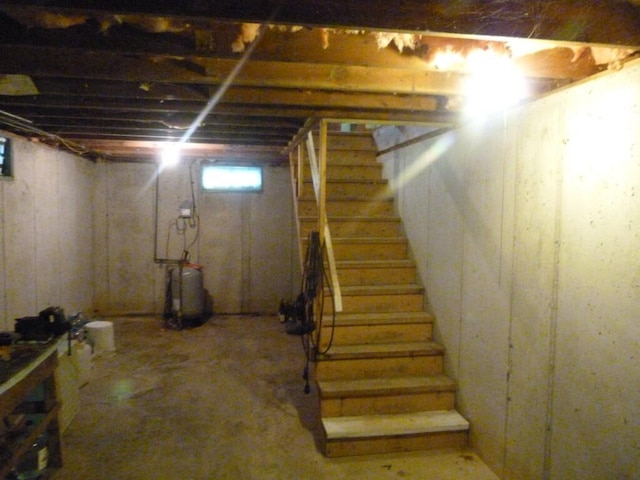 727 County Road 50, Ada, OH 45810 - below grade area featuring a water pressure tank and stairway