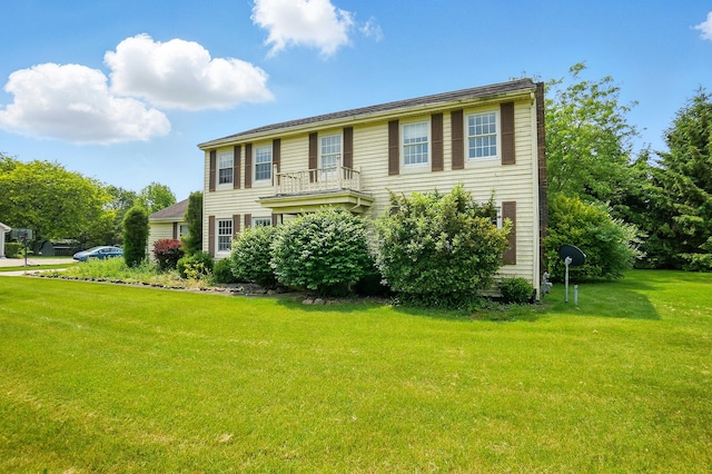 1985 Fox Run, Troy, OH 45373 - colonial-style house featuring a front yard