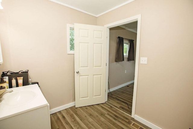 804 Robinson Ave, Kenton, OH 43326 - bathroom featuring wood finished floors, crown molding, vanity, and plenty of natural light