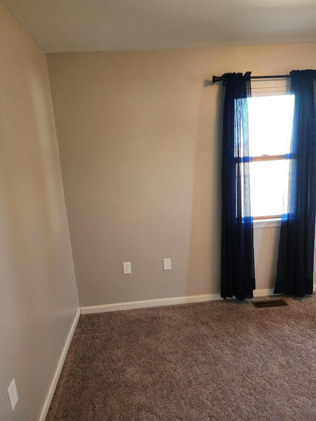 carpeted empty room with baseboards and visible vents