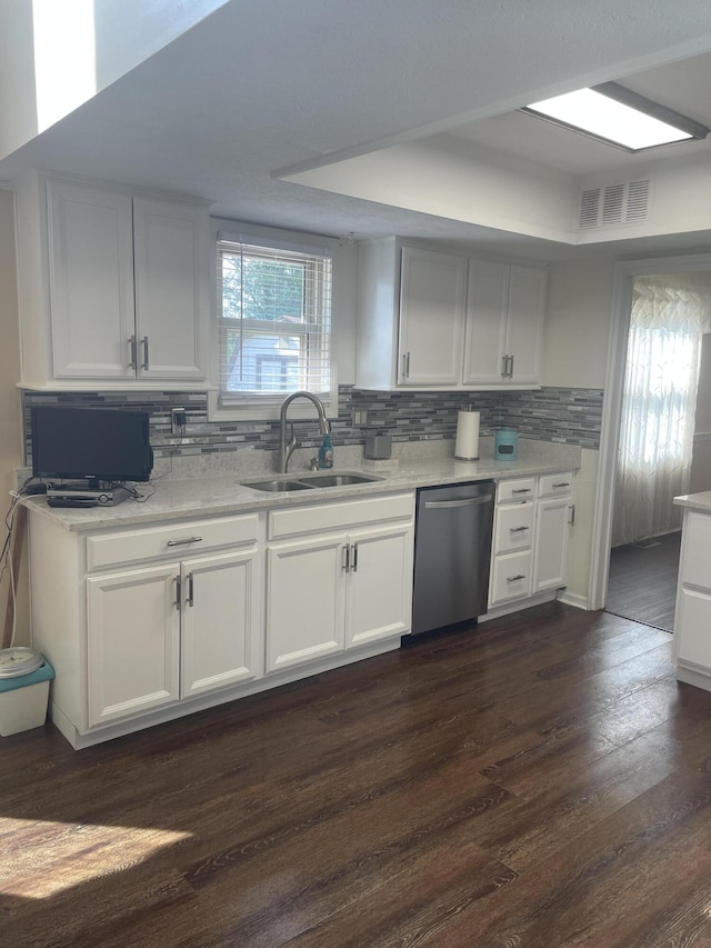 kitchen featuring a sink, tasteful backsplash, dark wood-style floors, and dishwasher