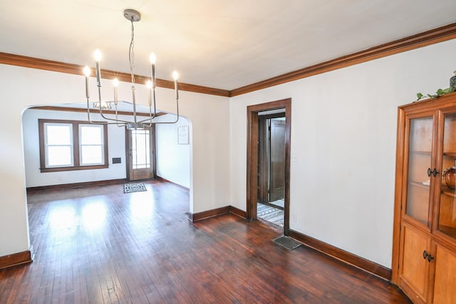 empty room featuring arched walkways, dark wood-style flooring, visible vents, ornamental molding, and baseboards