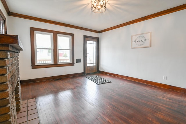 interior space with ornamental molding, dark wood-style flooring, a notable chandelier, and baseboards