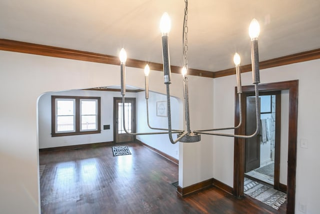 kitchen with arched walkways, baseboards, dark wood-style floors, decorative light fixtures, and crown molding