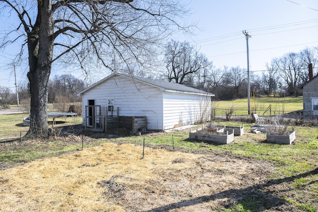 view of yard with an outbuilding and a vegetable garden