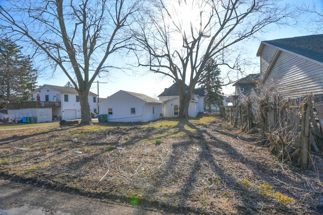 view of yard with a residential view