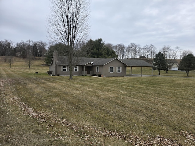 view of front of property featuring a front lawn