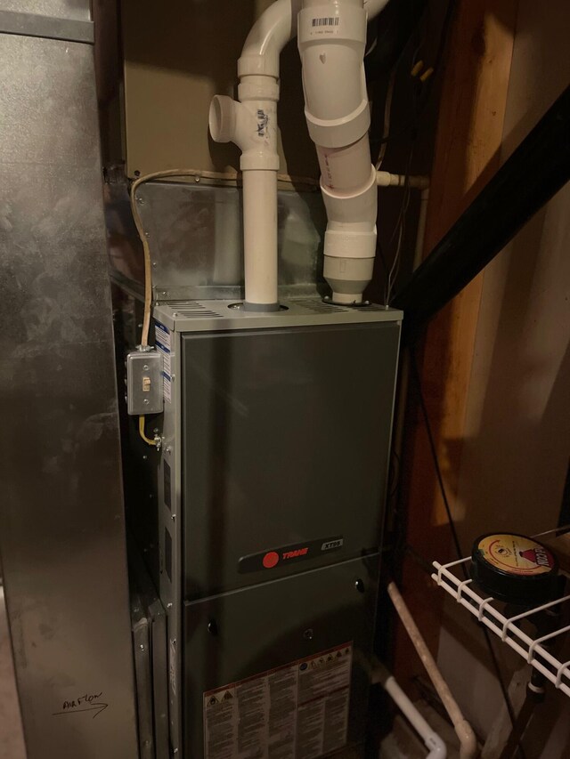 450 Yale Ave, Lima, OH 45804 - utility room with heating unit
