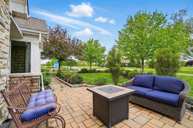 2696 Prestwick Village Cir, Springfield, OH 45503 - view of patio featuring an outdoor hangout area