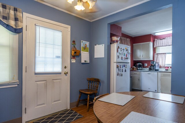 5385 Woodbine Ave, Dayton, OH 45432 - foyer entrance with wood finished floors and ceiling fan