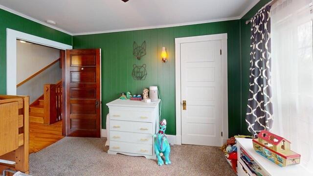 bedroom featuring carpet flooring and crown molding