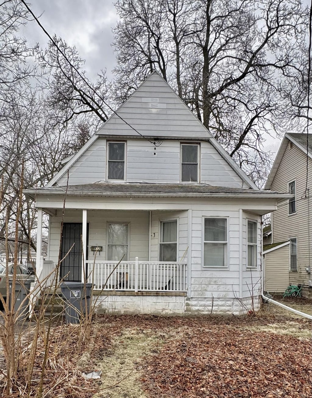 bungalow-style house featuring covered porch