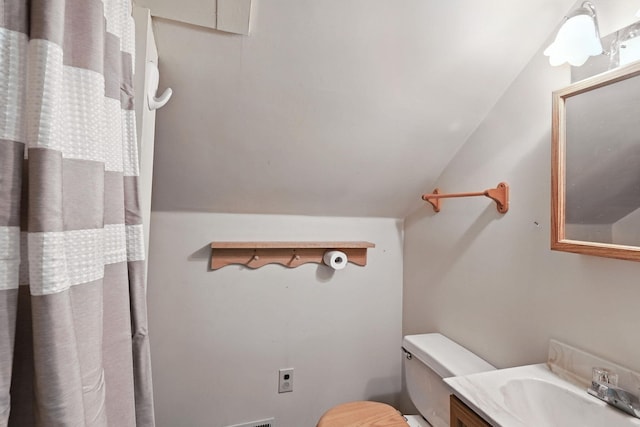 11372 Kickapoo Path, Lakeview, OH 43331 - bathroom featuring lofted ceiling, vanity, and a shower with curtain