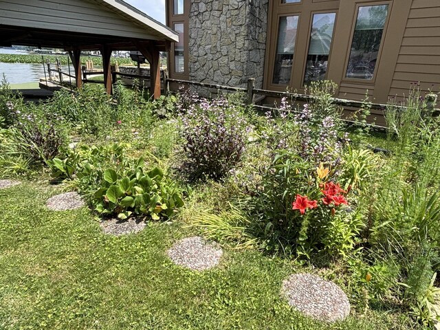 10989 Seminole Shore Dr, Huntsville, OH 43324 - view of yard