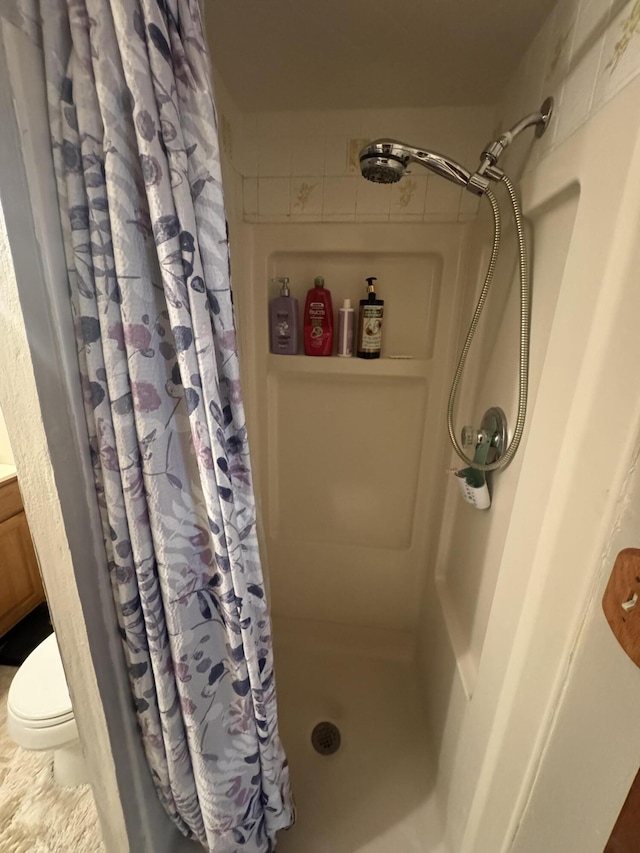 612 S Main St, Saint Marys, OH 45885 - full bath with a shower with curtain and toilet