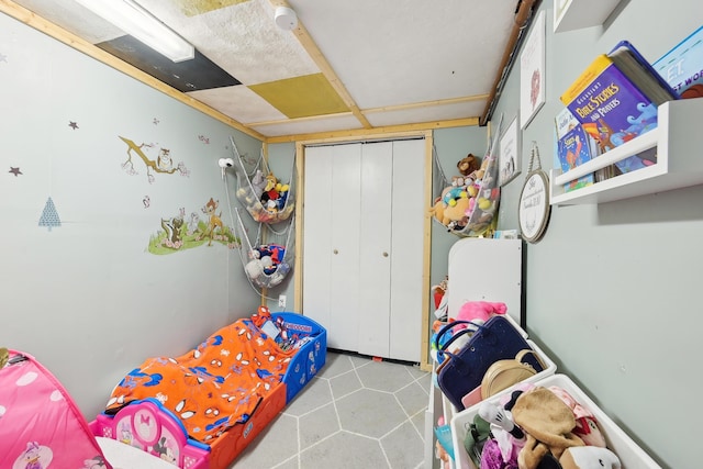 bedroom featuring a closet