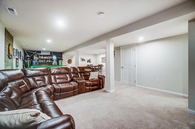 living room featuring a dry bar, baseboards, visible vents, and light carpet