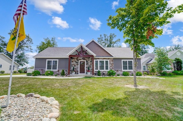 craftsman house featuring a front lawn