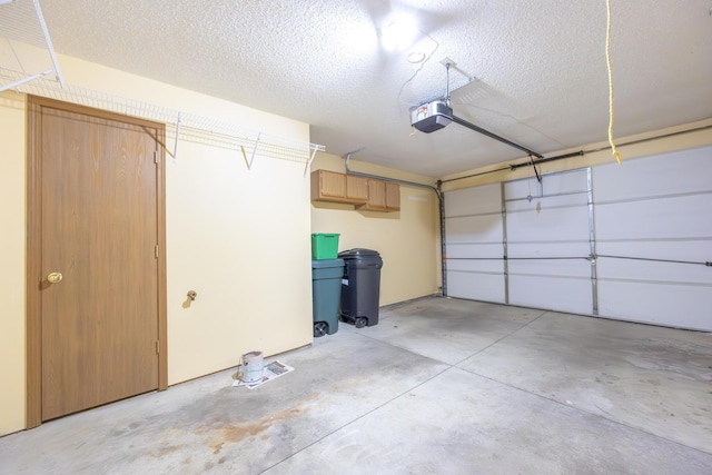 1534 Cross Pointe Cir, Bellefontaine, OH 43311 - garage with a garage door opener