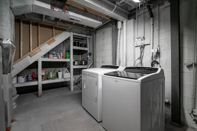 5175 Locust Post Ln, Columbus, OH 43230 - washroom with washer and clothes dryer