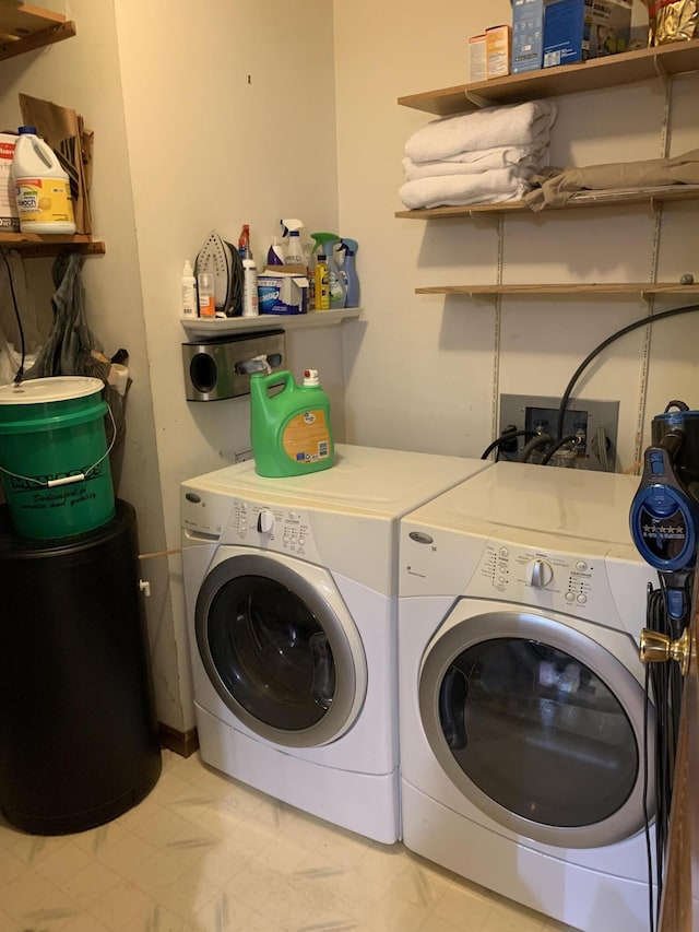 6645 Oak Dr, Celina, OH 45822 - laundry area featuring washer and clothes dryer