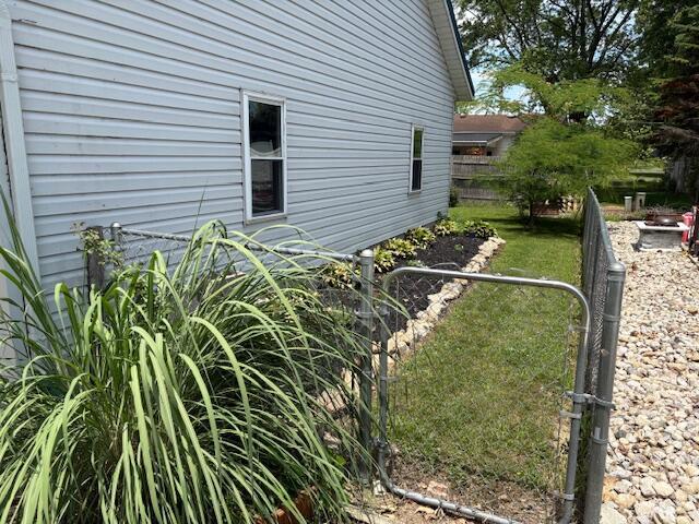 6645 Oak Dr, Celina, OH 45822 - view of side of home