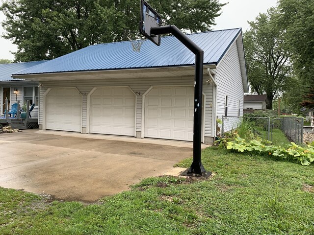 6645 Oak Dr, Celina, OH 45822 - view of garage