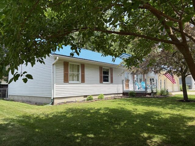6645 Oak Dr, Celina, OH 45822 - view of front of house with a front lawn