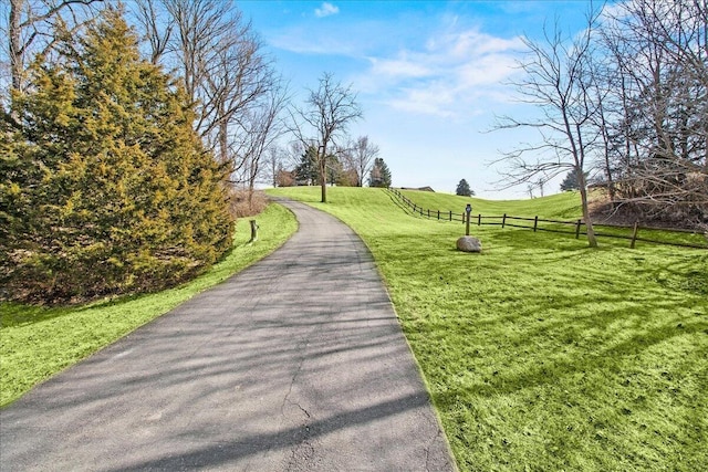 view of property's community featuring a lawn