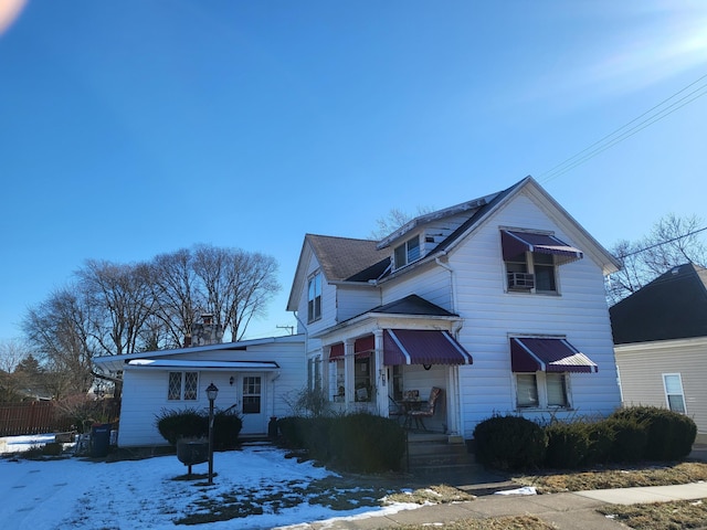 view of front of property