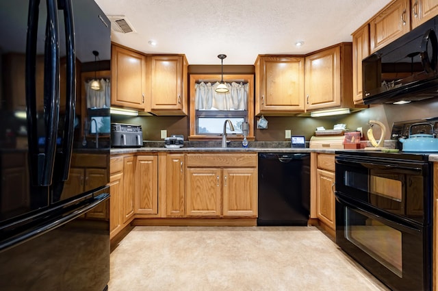 kitchen with visible vents, pendant lighting, a textured ceiling, a sink, and black appliances