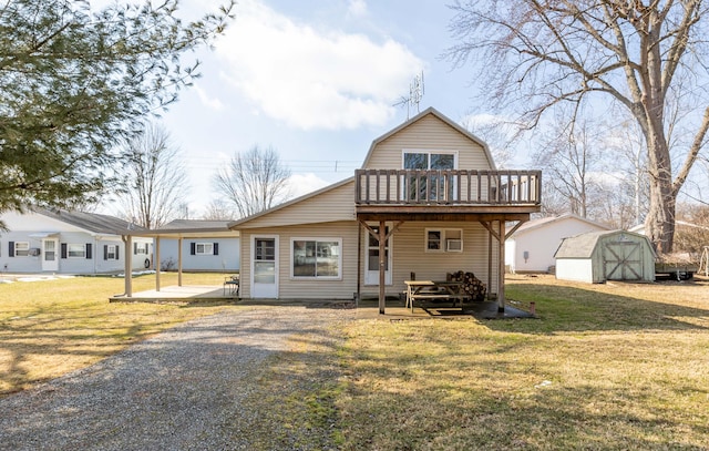 view of front of house with a storage unit, a front lawn, an outdoor structure, and a gambrel roof