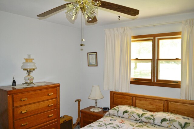 bedroom featuring ceiling fan