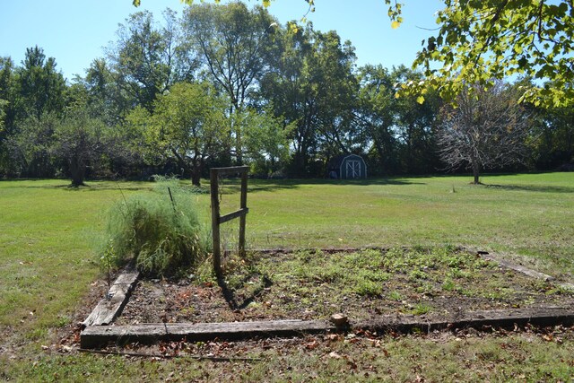 view of yard with an outbuilding and a storage shed