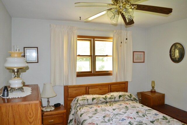 bedroom featuring a ceiling fan