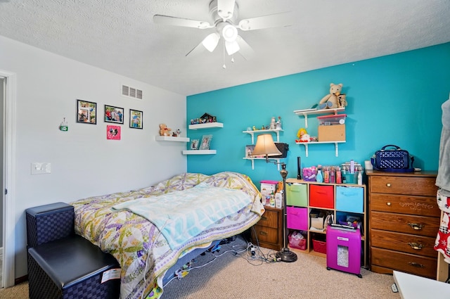 1627 Metcalfe Ave, Columbus, OH 43207 - carpeted bedroom with ceiling fan