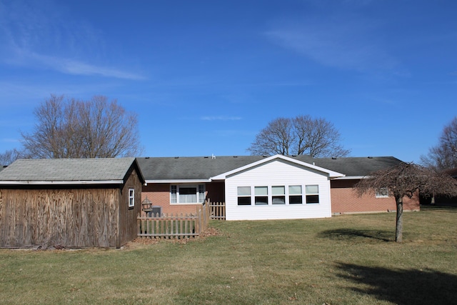 view of front of property with a front yard